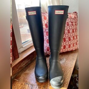 *SOLD on FB Mkt* Hunter Boots + Liners - size 8